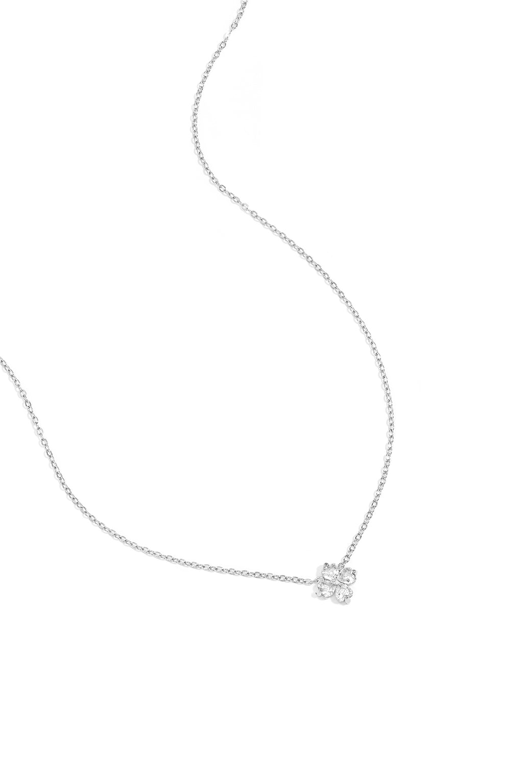 Collana con decorazione a trifoglio